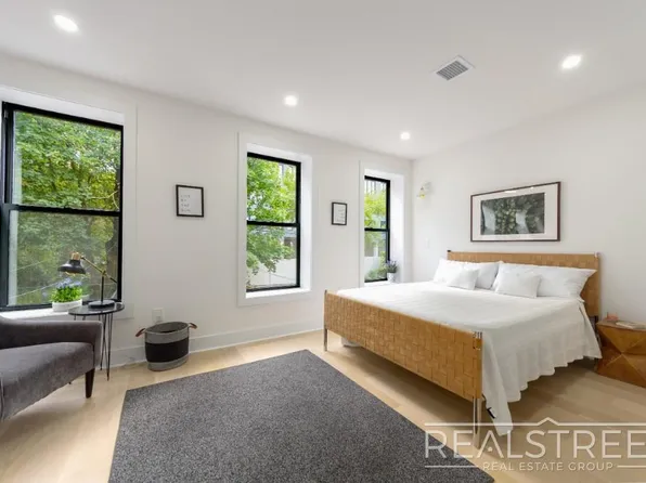 90 Hull Street image 8 of 15