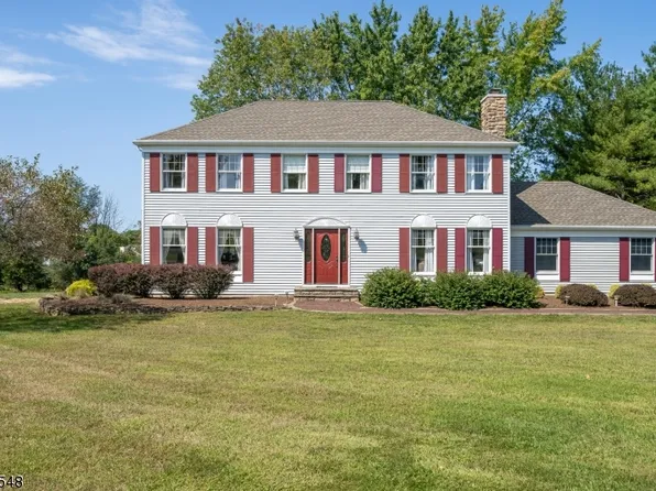 18 Rittenhouse Cir, Raritan Twp., NJ 08822