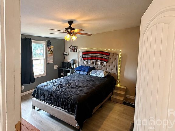 5th image of 1868 Ellick Dr