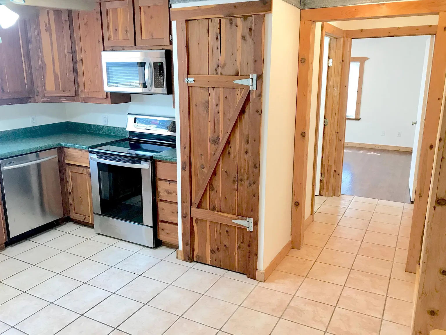 113 Cleburne Ave — Photo 4