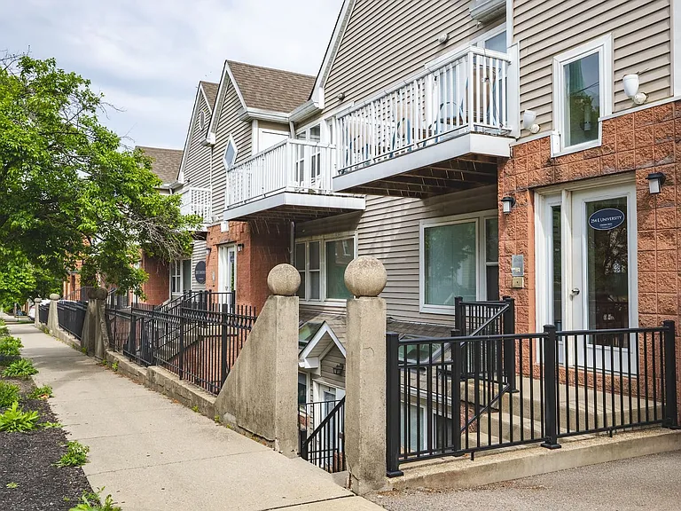 Walk to UC & UC Medical | 1BR/2BR Apartments — Photo 26