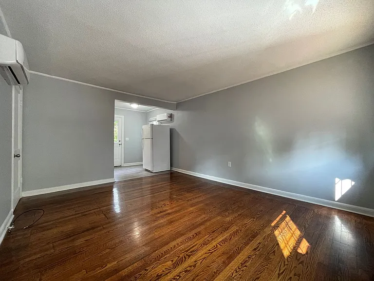 Dolphin Apartments — Photo 14