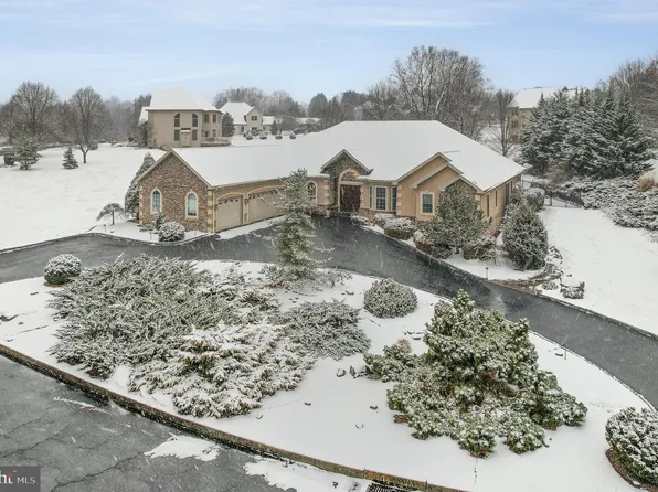 1513 Woodcreek Dr, Mechanicsburg, PA 17055