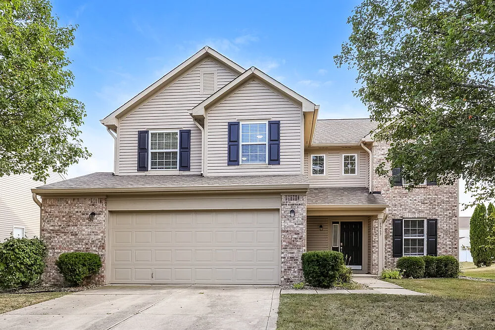 3 bed, 2.5 bath, 2260 sqft, $1,945 — Photo 1