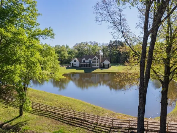 1355 Hewlett Dr, Rossville, TN 38066