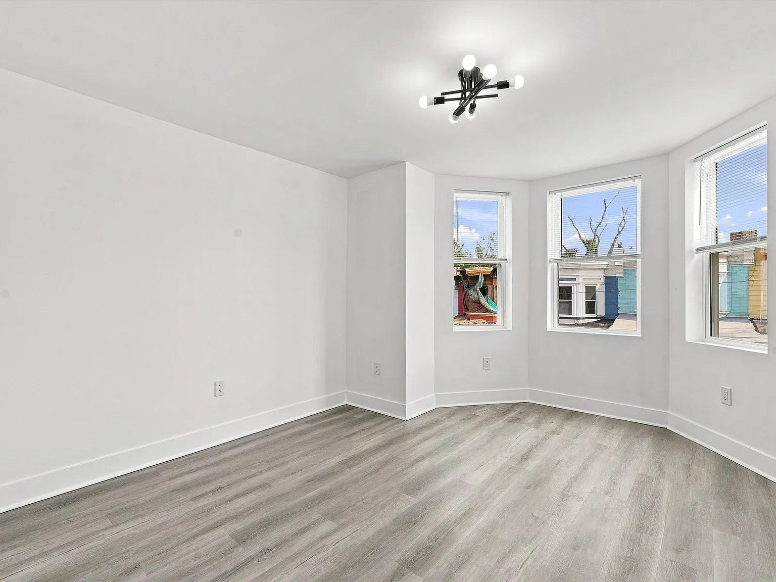 3 bed, 1.5 bath, $1,995 — Photo 4