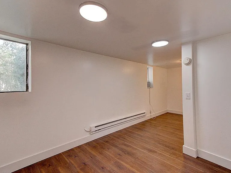 232 N 200 W #12 — Photo 9