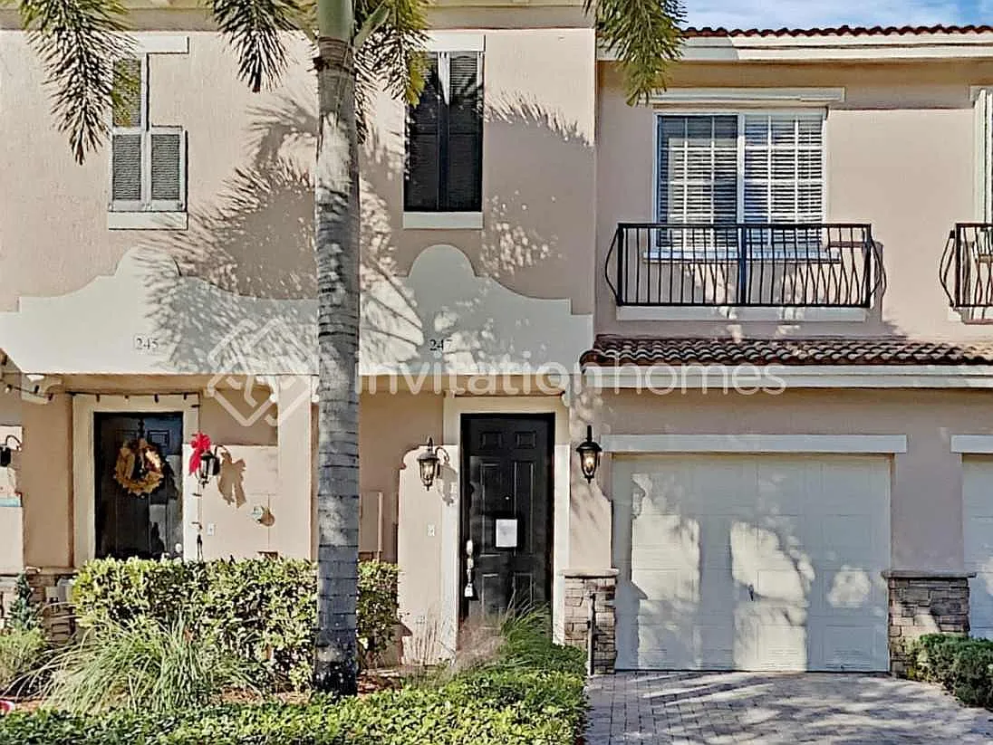 247 Las Brisas Cir Sunrise, FL 33326 — Photo 1