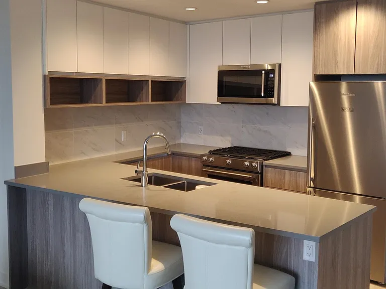 8940 University Cres — Photo 1