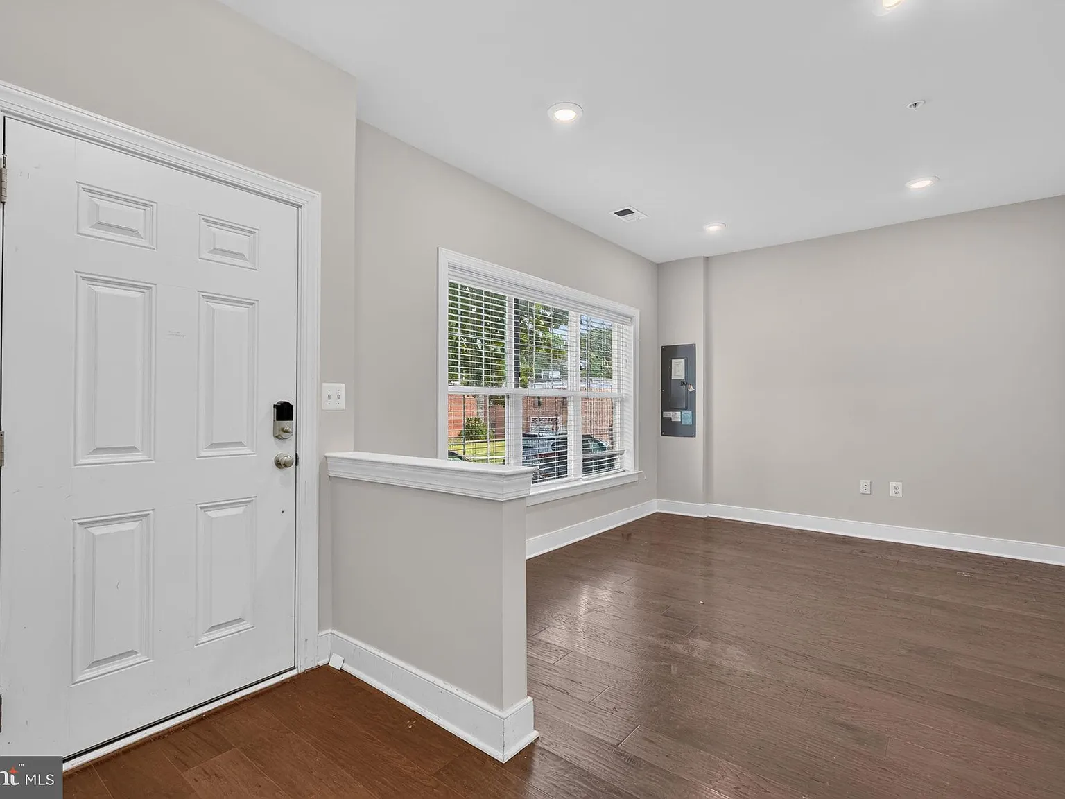 3 bed, 5.0 bath, 1680 sqft, $3,500 — Photo 4