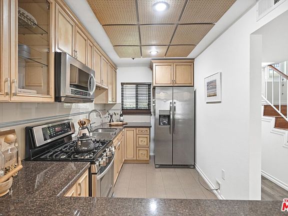 5th image of 7319 Hazeltine Ave APT 13