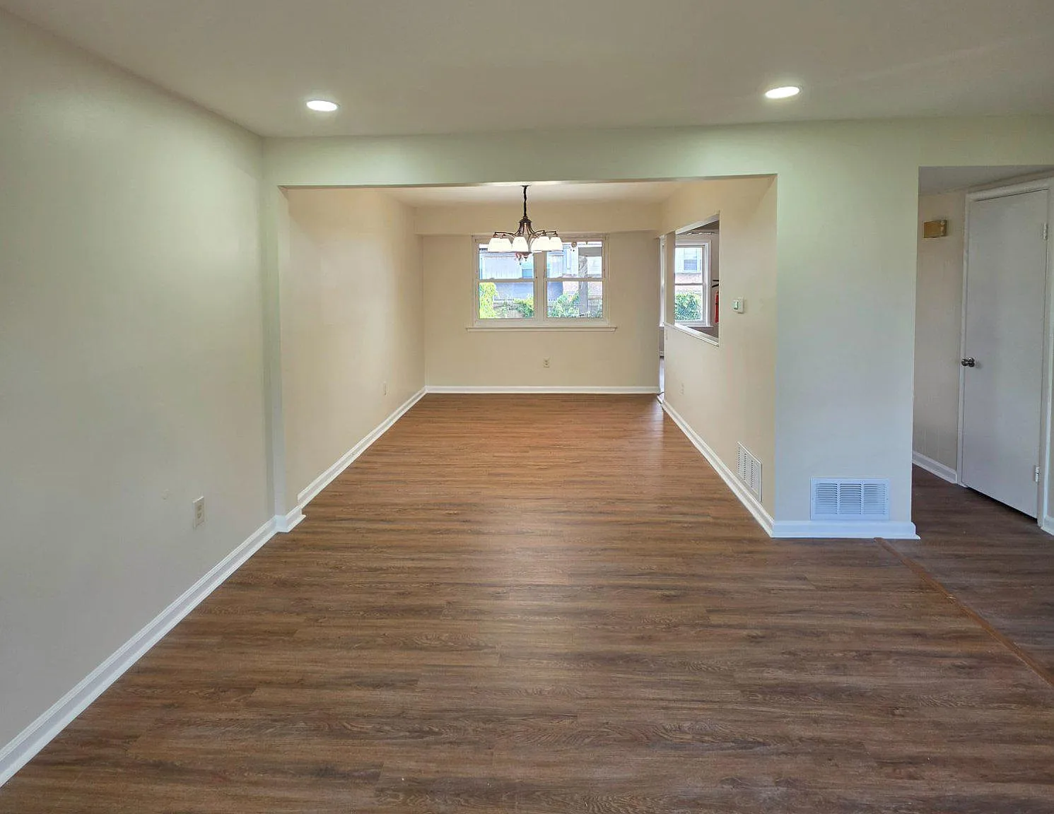 3 bed, 1.5 bath, 1796 sqft, $2,500 — Photo 4