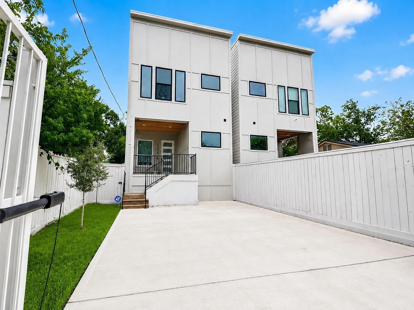 3 bed, 2.5 bath, 1560 sqft, $3,100 — Photo 3