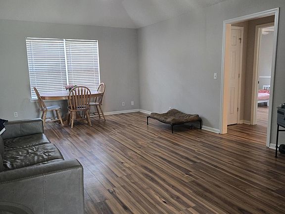 4th image of 325 Crossbridge Dr