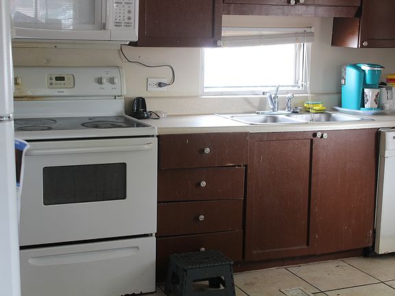 4th image of 2901 NW 28th Ave