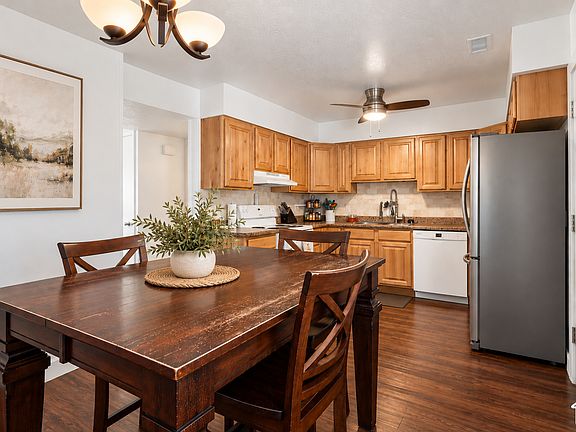 2nd image of 989 Canyon Rd #13
