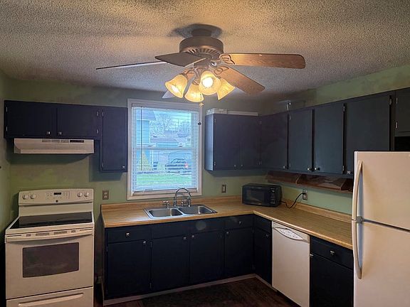 4th image of 221 Tropic St