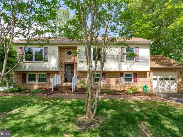 64 Briarwood Dr, Fredericksburg, VA 22405