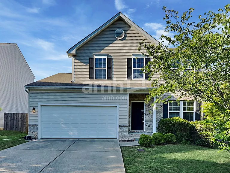 661 Wolfeboro Ln — Photo 1