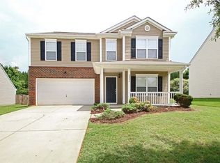 3908 Larkhaven Village Dr, Charlotte, NC 28215