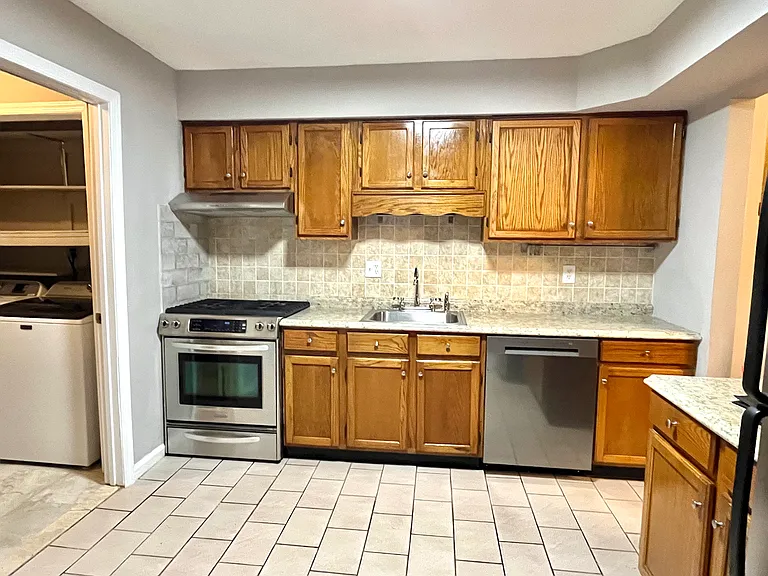 149 Zwolak Ct — Photo 8