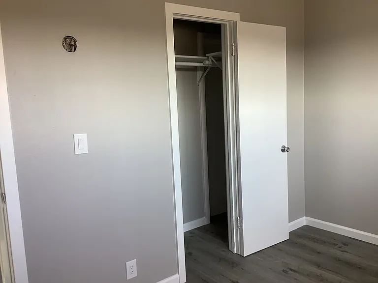 5712 Priory St — Photo 1