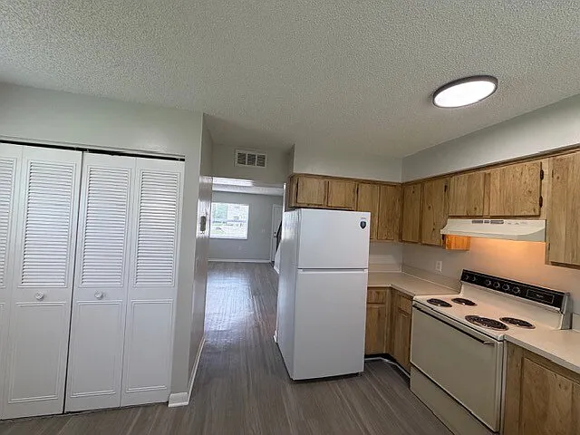 544 SW 35th St — Photo 25
