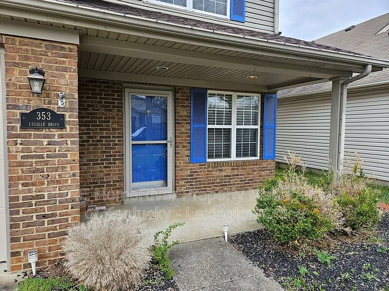 3 bed, 2.5 bath, 1360 sqft, $1,850 — Photo 2