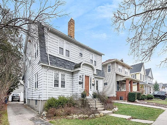 2nd image of 534 Lovett Ave SE #534