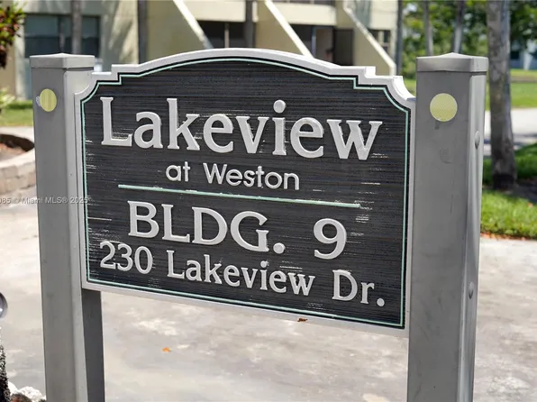 230 Lakeview Dr APT 102, Weston, FL 33326
