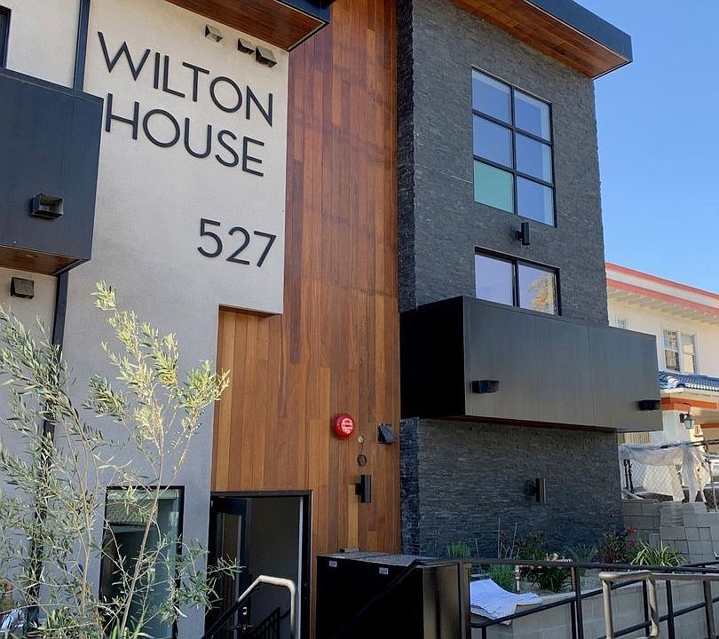 1st image of 527 S Wilton Pl #14