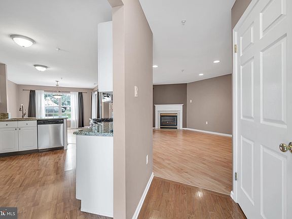 4th image of 305 Crossroads Dr