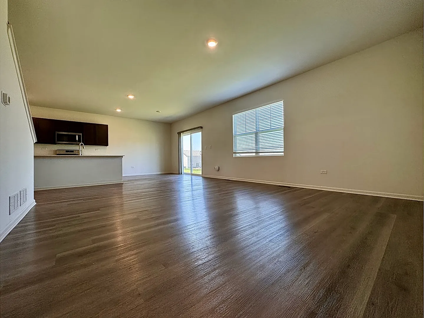 4 bed, 2.5 bath, 2600 sqft, $3,800 — Photo 4