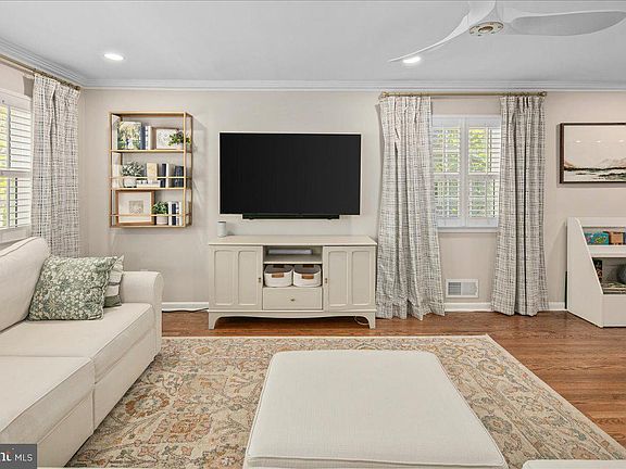 4th image of 3115 Little Creek Ln