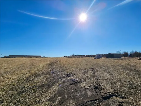 701 Meadow Dr, Council Grove, KS 66846