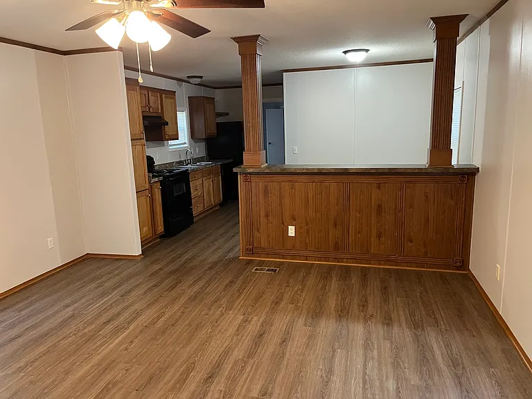31020 Lynette Dr — Photo 2