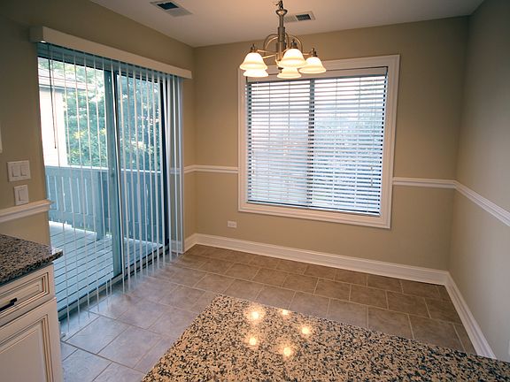 4th image of 1711 Chesapeake Ln APT 4