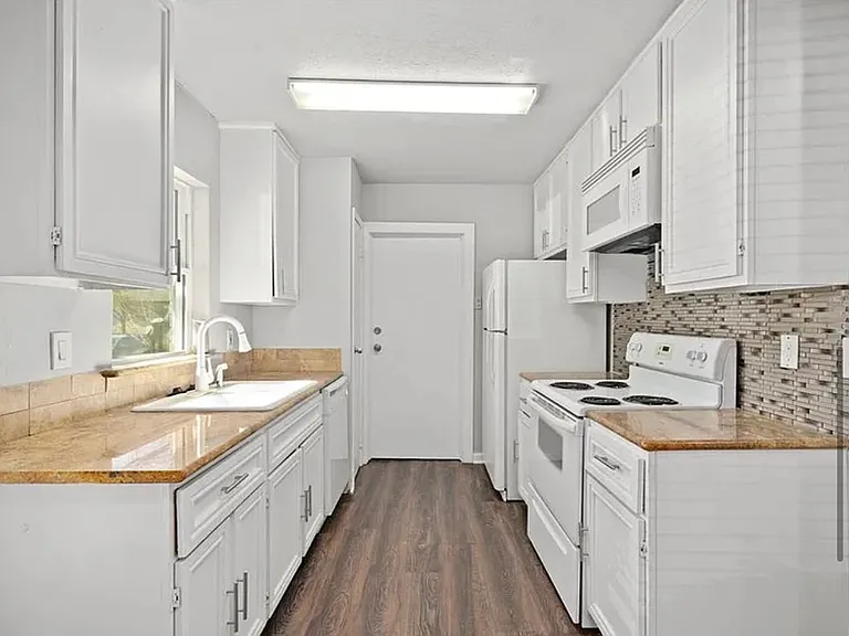 821 E Daugherty Dr — Photo 5