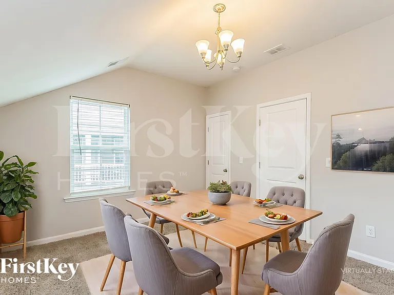 447 Stonefield Cir — Photo 5