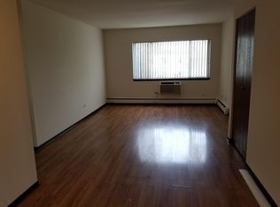 375 Inland Dr APT 3B, Wheeling, IL 60090