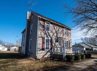 207 S 4th Ave, Forreston, IL 61030