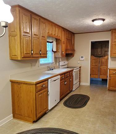 5th image of 1303 Woodburn Rd