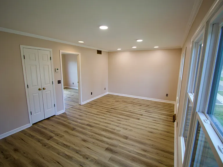 123 N Jackson St — Photo 17