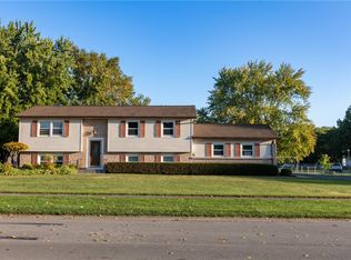 67 Applegrove Dr, Rochester, NY 14612