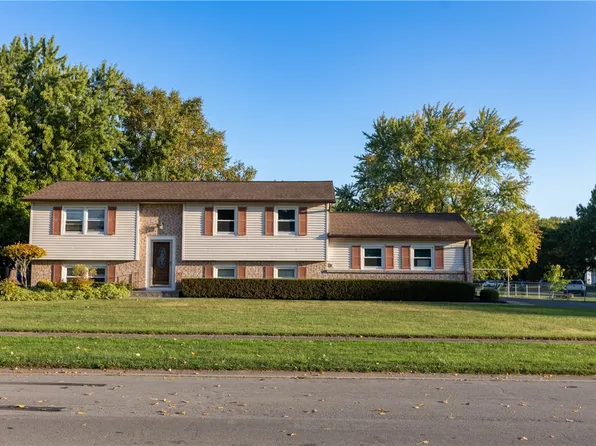 67 Applegrove Dr, Rochester, NY 14612