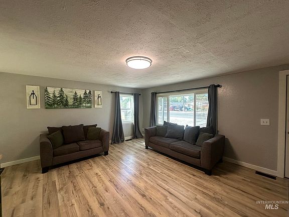 4th image of 1810 Allen Ave