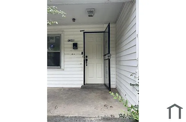 Building Photo - 1346 Kney St
