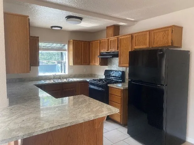 431 Baron Ct — Photo 2