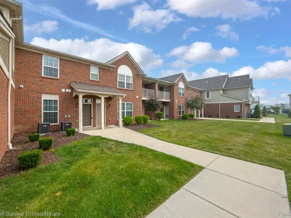 22026 Andover Dr, Macomb, MI 48042
