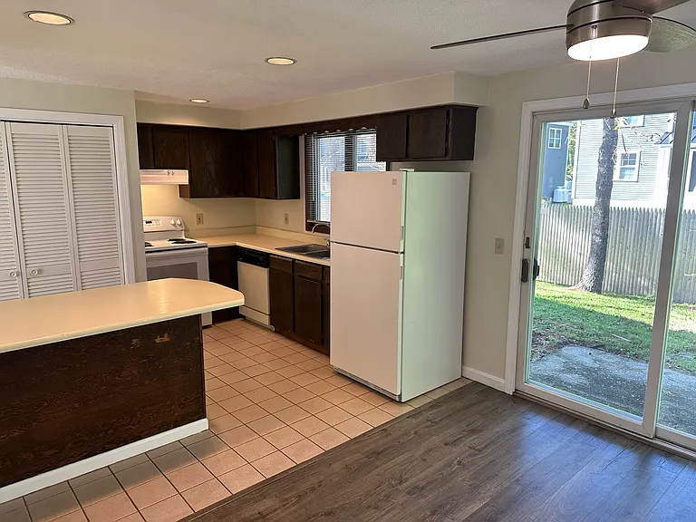 65 Lambert St #12 — Photo 10